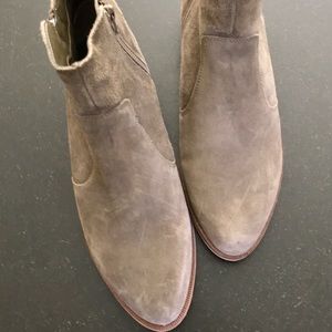 Marc Fisher Tan Suede Ankle Boots with 2 Zippers Size 8.5